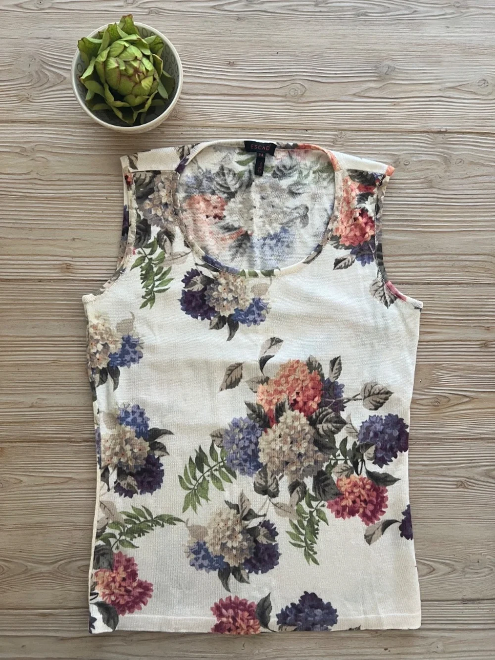 Escada Floral Knit Top. Wool, Silk, cashmere blend. Size x-small - Picture 3 of 7